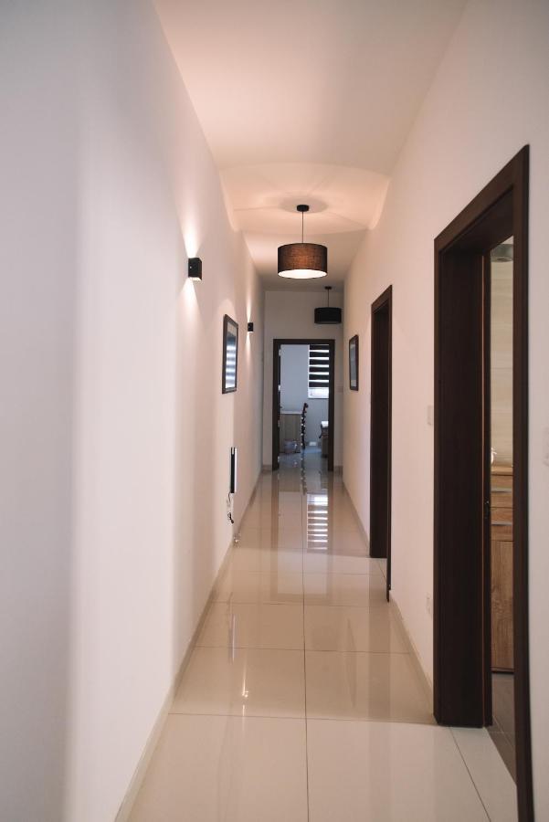 Modern 3 Bedroom With Ac Apartment Żabbar エクステリア 写真